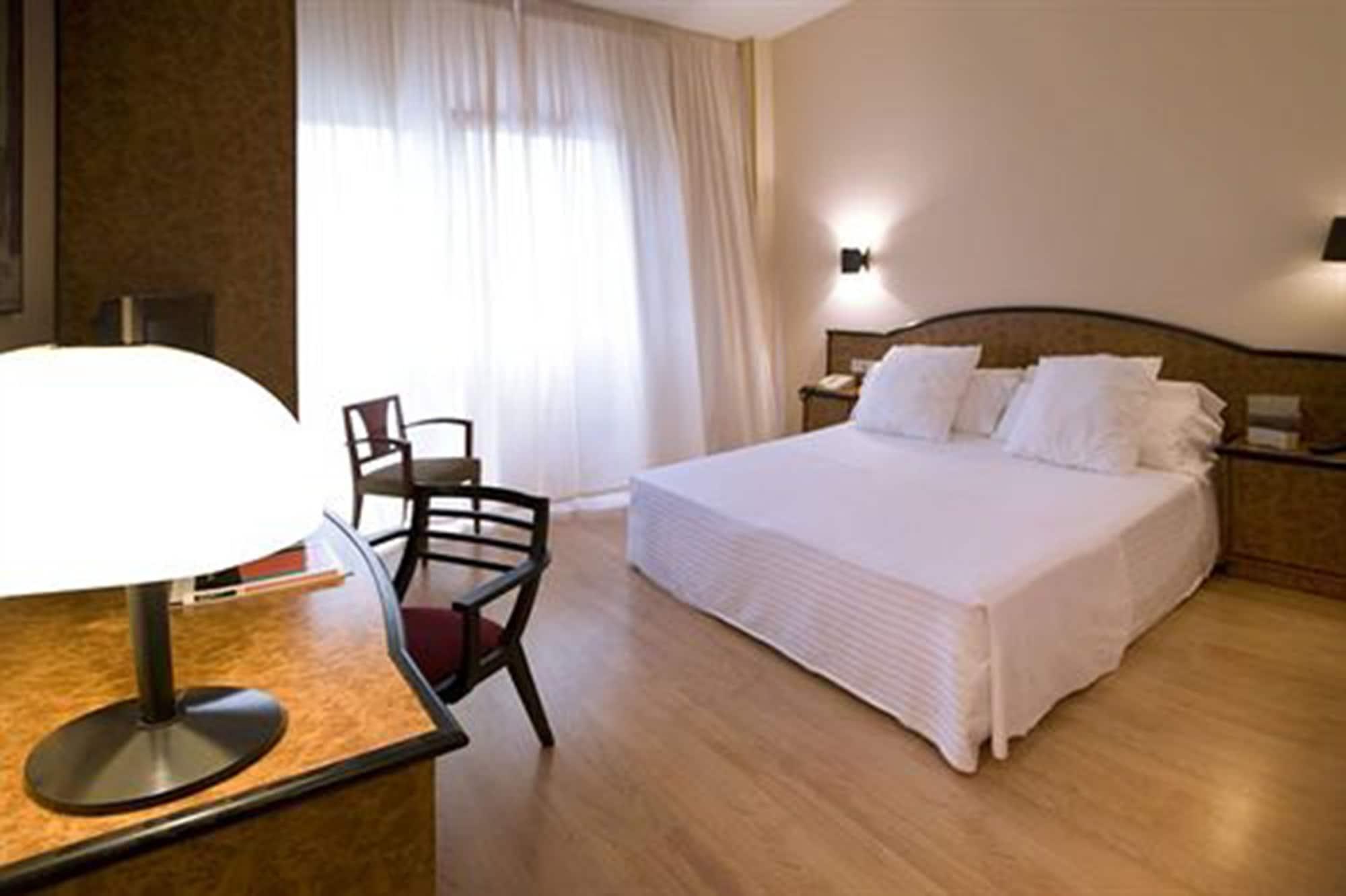Hotel Air Penedes บิลาฟรังกา เดล เปเนเดส ภายนอก รูปภาพ