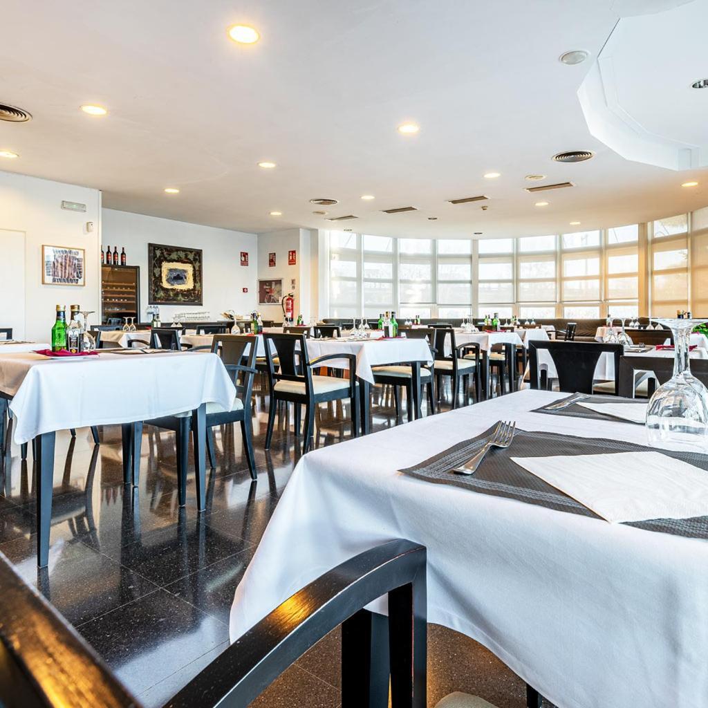 Hotel Air Penedes บิลาฟรังกา เดล เปเนเดส ภายนอก รูปภาพ