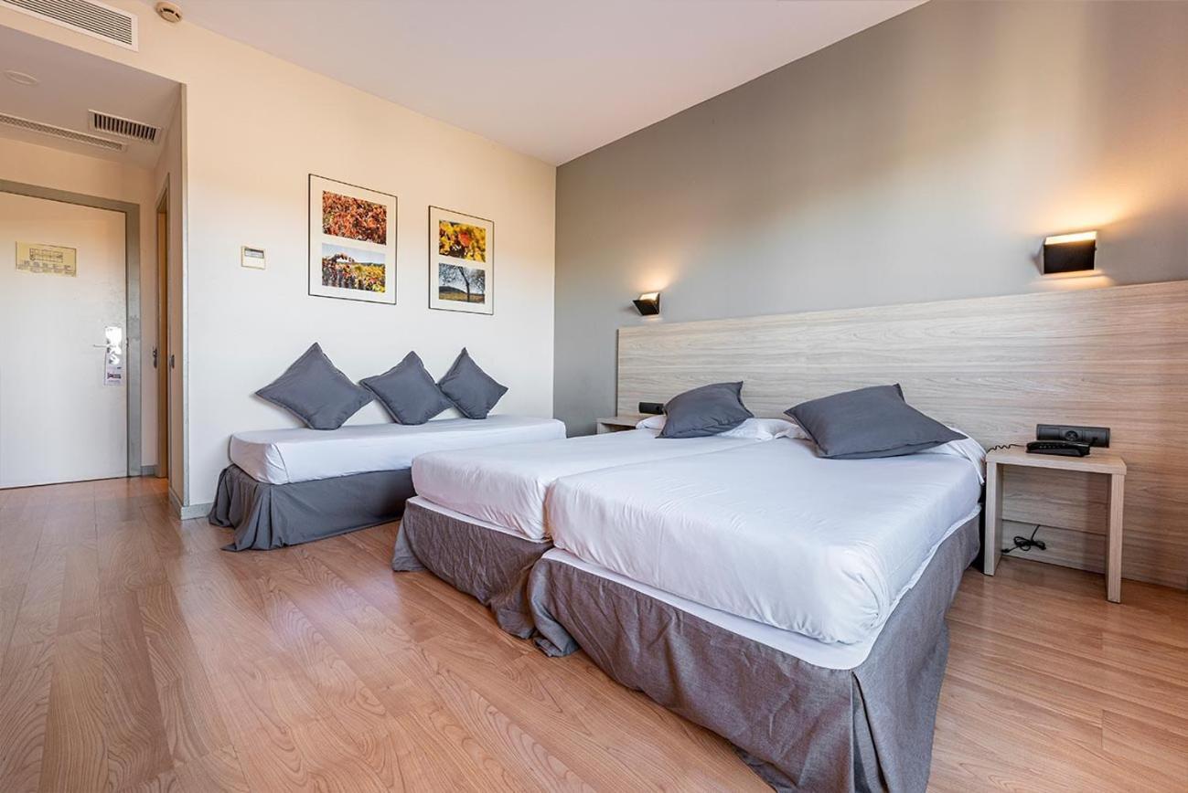Hotel Air Penedes บิลาฟรังกา เดล เปเนเดส ภายนอก รูปภาพ