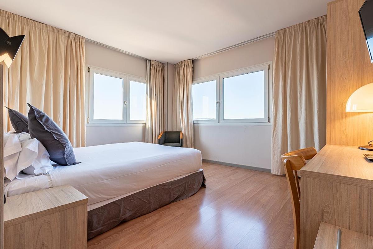 Hotel Air Penedes บิลาฟรังกา เดล เปเนเดส ภายนอก รูปภาพ