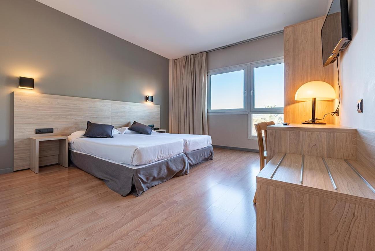 Hotel Air Penedes บิลาฟรังกา เดล เปเนเดส ภายนอก รูปภาพ